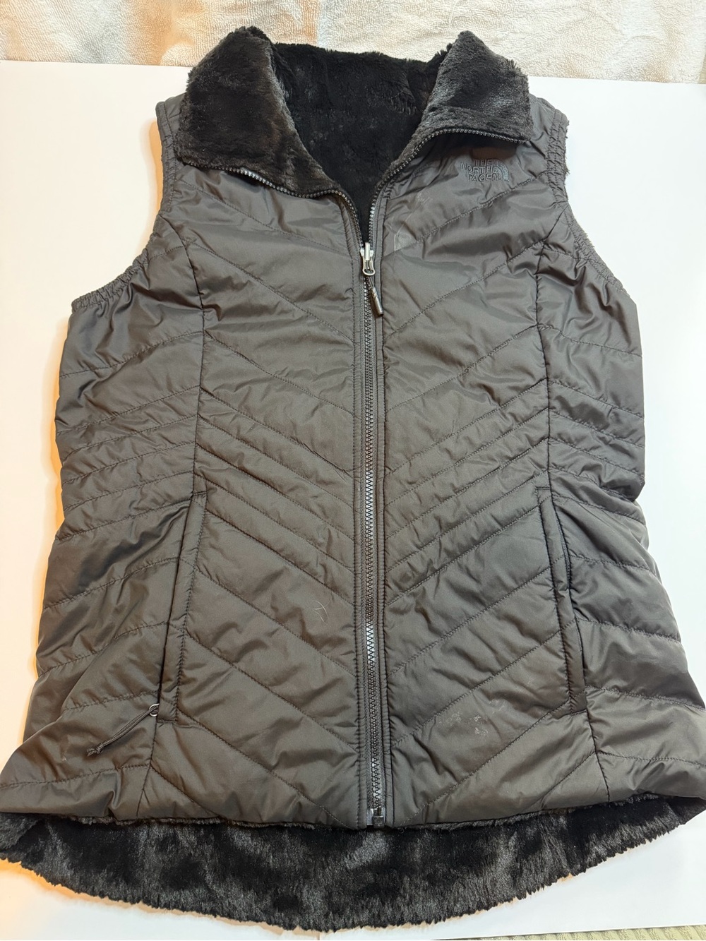 The North Face Black Mossbud Insulated Reversible Quilted & Faux Fur Vest M